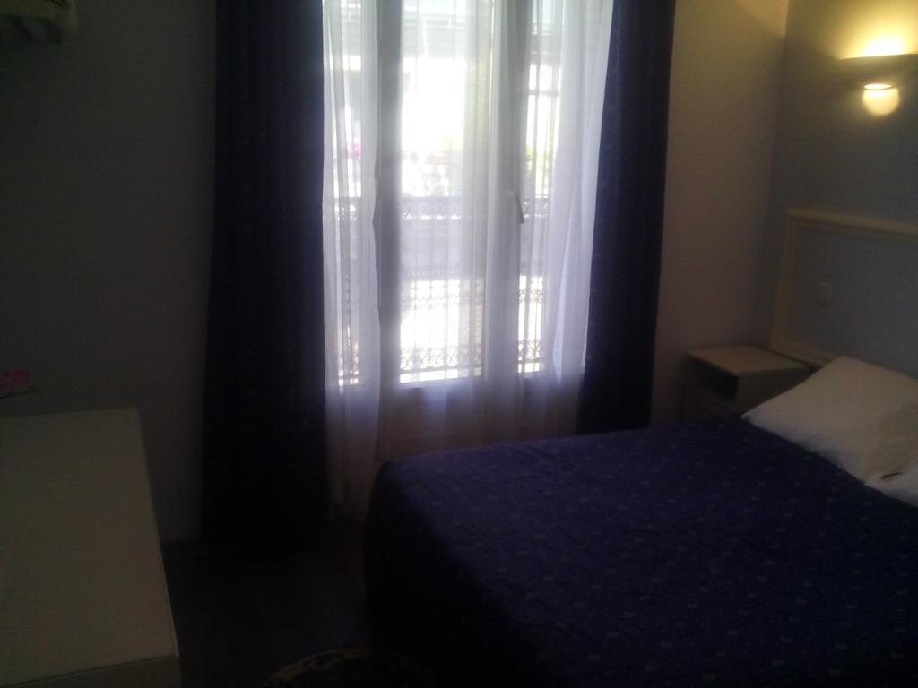 Hotel Andre Gill Paris Ruang foto